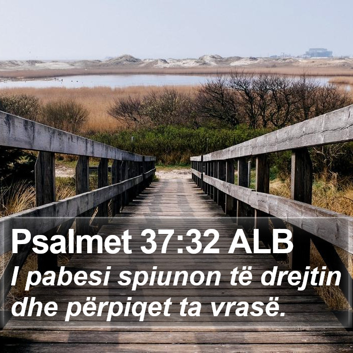 Psalmet 37:32 ALB Bible Study